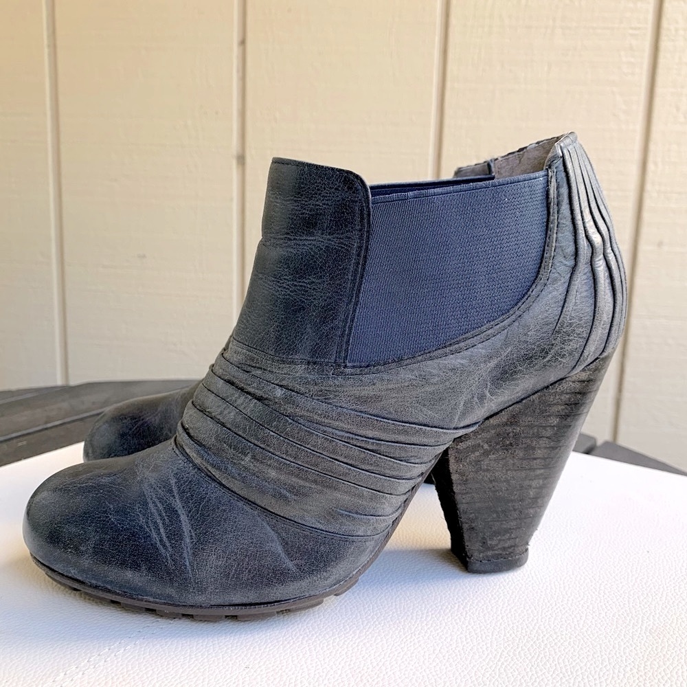 Vince Camuto slouchy blue soft leather ankle Boots tall block heel Sz 7 rustic
